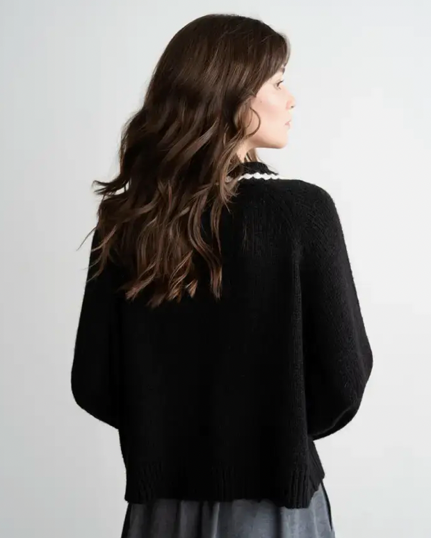 Scalloped Collared Sweater Black