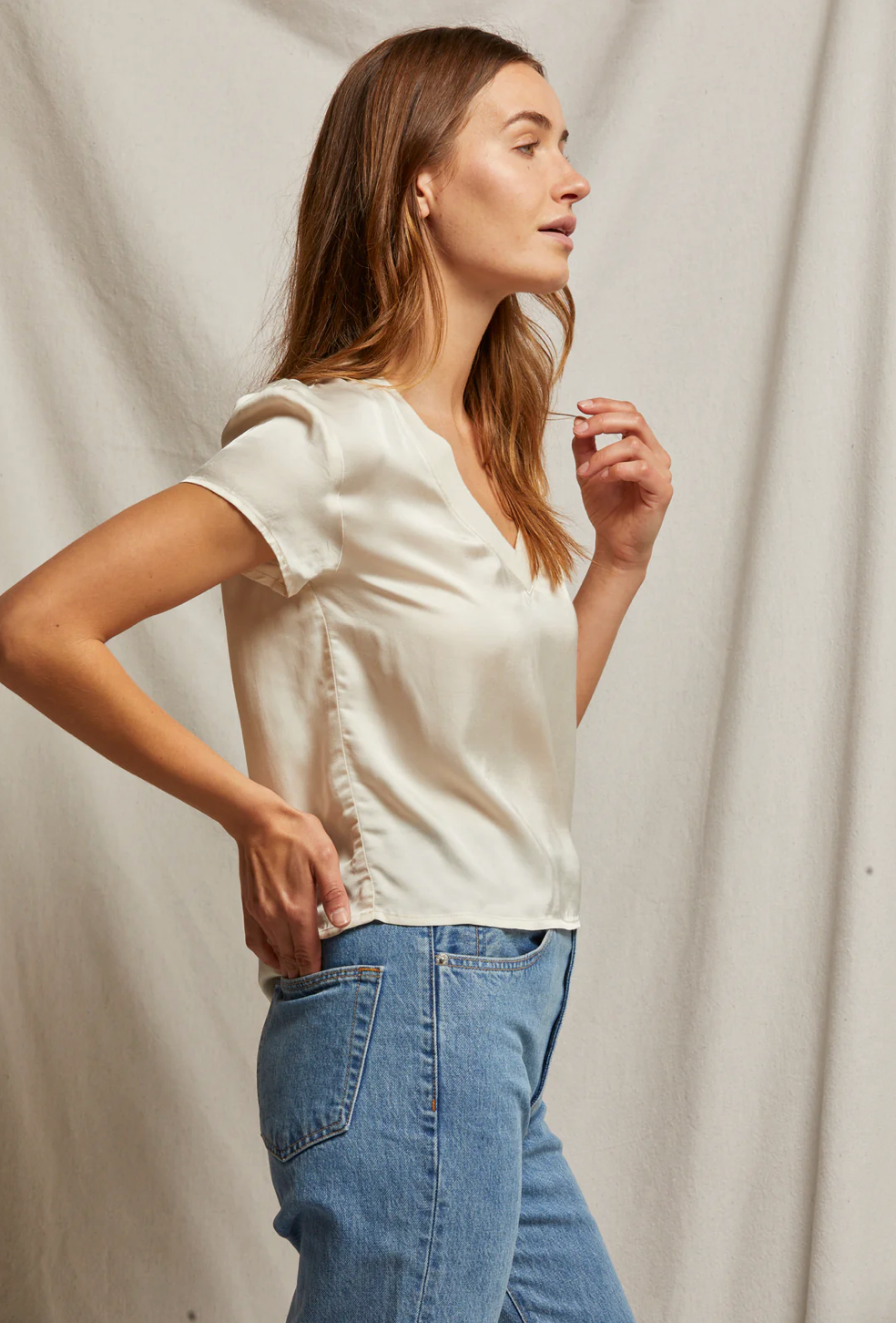 Amelle Satin V Neck Tee Sugar